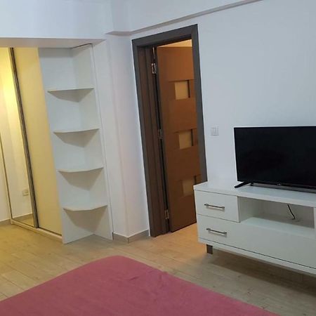 Tina Apartament 2 Крайова Екстериор снимка