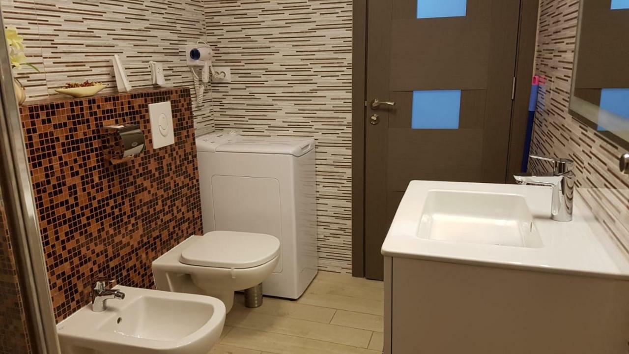 Tina Apartament 2 Крайова Екстериор снимка