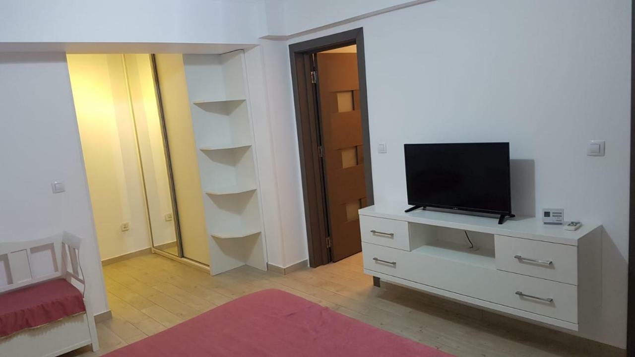 Tina Apartament 2 Крайова Екстериор снимка