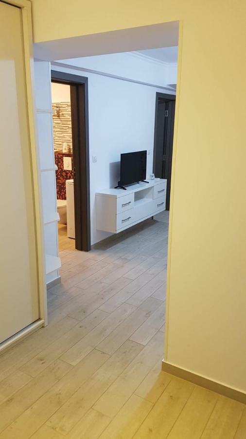 Tina Apartament 2 Крайова Екстериор снимка